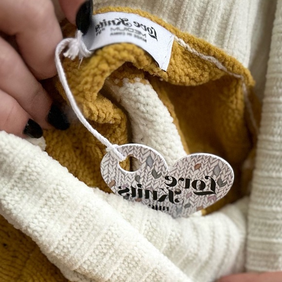 Chenille Textured Knit Turtle Neck Pullover Sweater - Picture 5 of 5